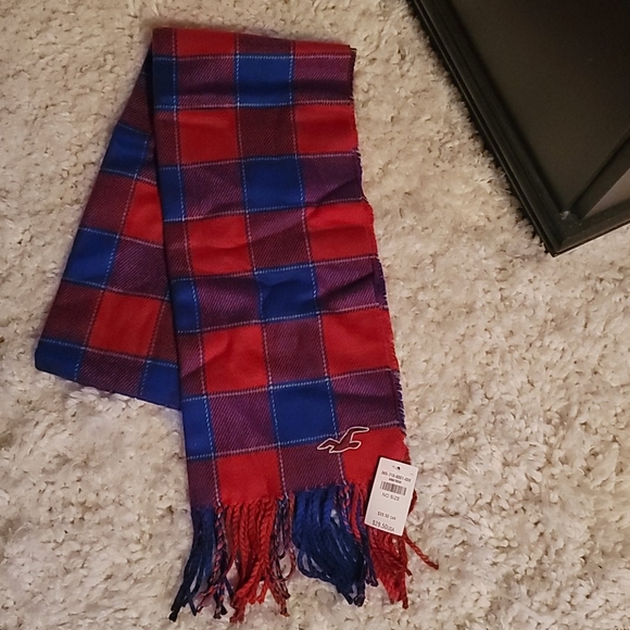 Hollister Scarf - Picture 3 of 4
